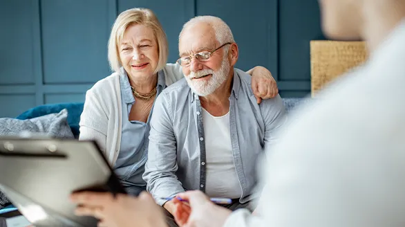 retirees meeting with financial advisor to discuss budgeting for retirement and will i have enough to retire